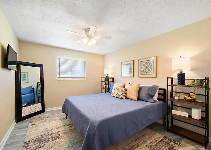 Enjoy Private Beach Near Home High Speed Internet Close To Kemah & Nasa 5 Star Super Host