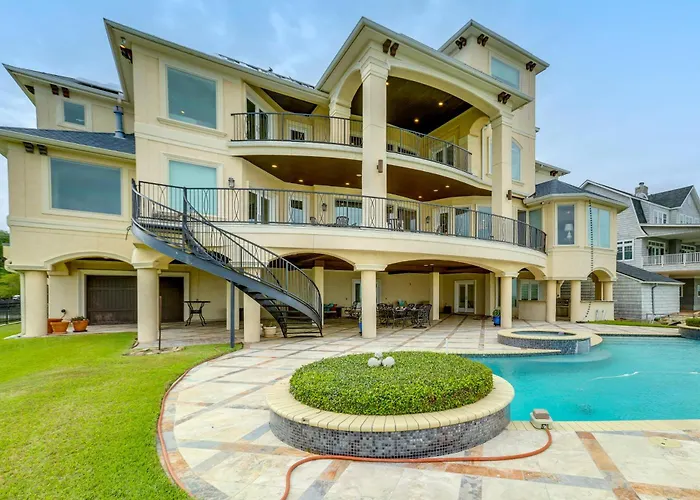 Bayfront Villa W/ Million-Dollar Views In Seabrook